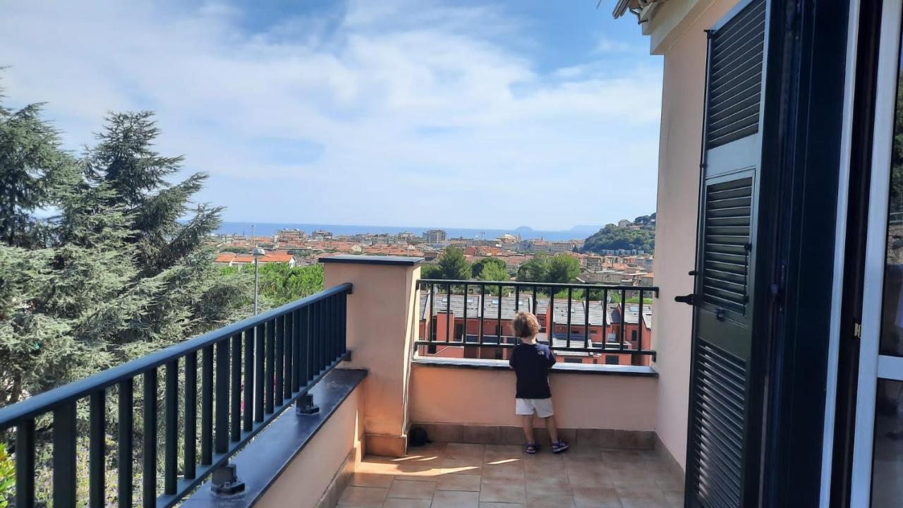 Appartamento Nuccia - Box Auto Gratuito E Biancheria Inclusa Pietra Ligure Buitenkant foto